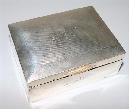 Small silver cigarette box(-)